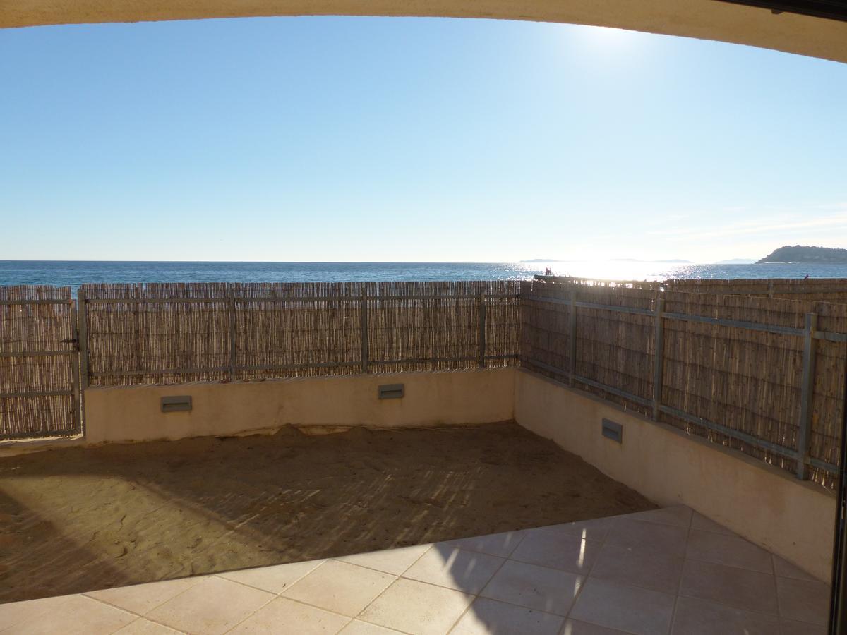 Appartement Face A La Mer La Croix-Valmer Exteriör bild